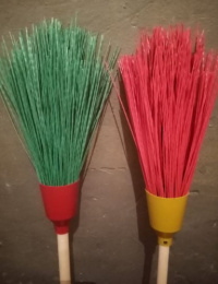 Метла круглая синтетическая, деревянный черенок, Брянск