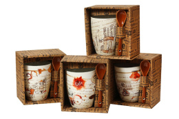 Кружка фарфоровая 340мл с ложкой Кофейный дворик, в ассортименте, в п/у КерамСтрой R03H/3756YX