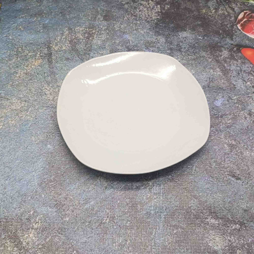 Тарелка фарфоровая мелкая квадратная 240мм белый Радужный Дом РД85479