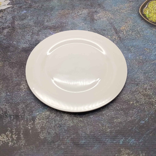 Тарелка фарфоровая мелкая 220мм белый Радужный Дом РД85059
