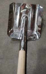 Лопата совковая нержавеющая сталь ЛСП, 1,5мм, с ребрами жесткости, деревянный черенок высшего сорта