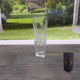 Ваза для цветов стеклянная треугольник h-18см Радужный Дом РД20693