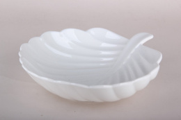 Салатник фарфоровый листок 245х200х60мм белый Коралл 8675