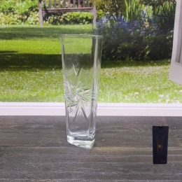 Ваза для цветов стеклянная треугольник h-18см Радужный Дом РД20723