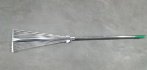 Грабли веерные раздвижные 15 зубьев оцинкованные металлический черенок ГВР-15