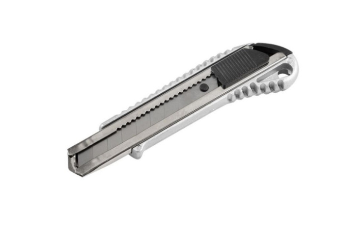 Нож металлический с выдвижным сегментированным лезвием 18мм, усиленный Park 104882