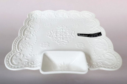 Блюдо фарфоровое квадратное 260х250мм с соусницей, белый Коралл 9082